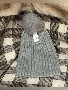 GIRLS GAP POM POM SOFT KNIT BEANIE